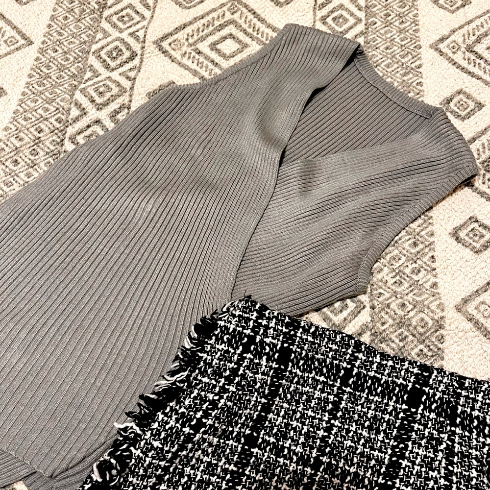 Grey ribbed shots sleeve shirt